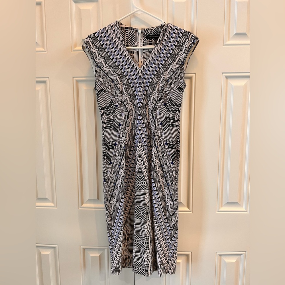 White House Black Market - Stylish sleeveless dress - size 2